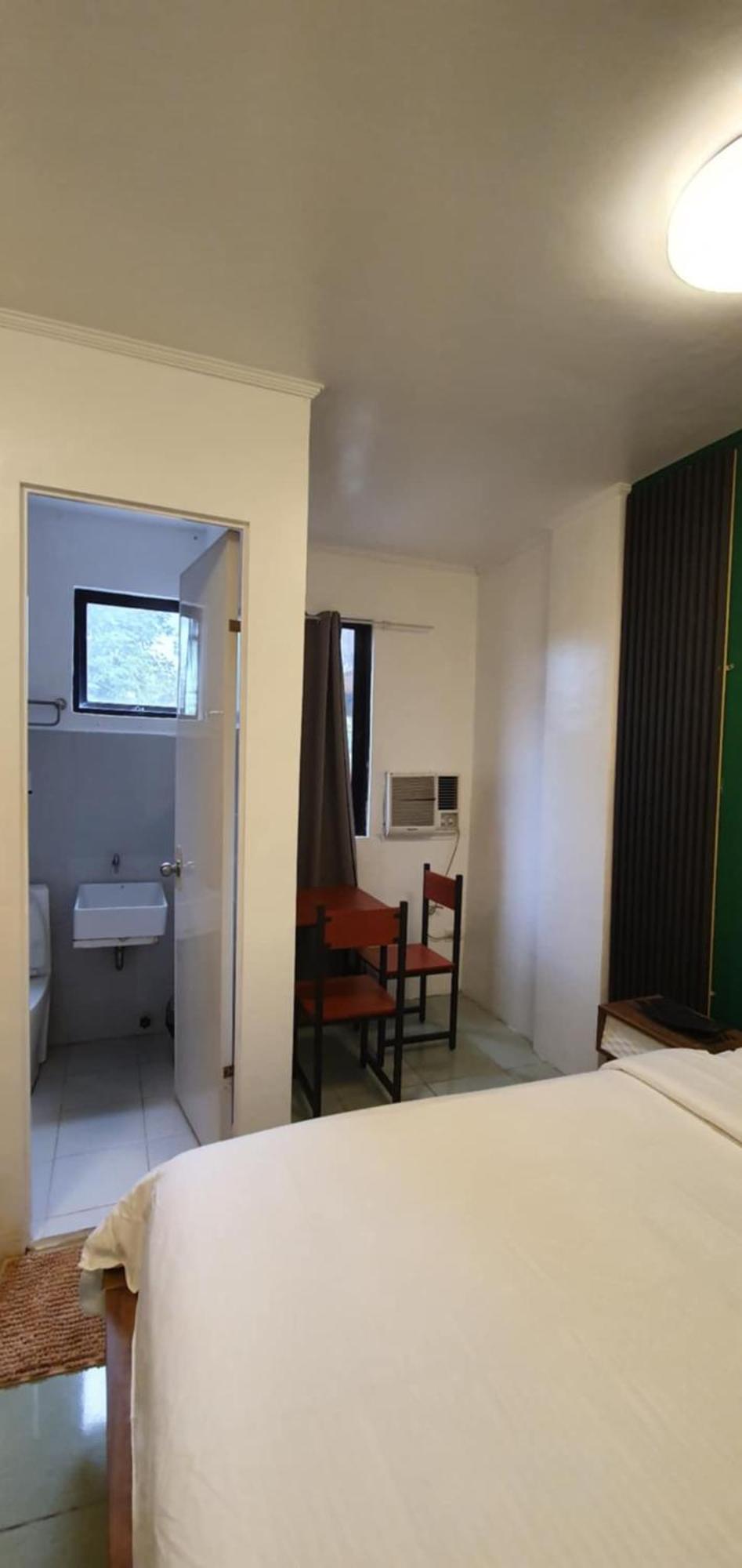 Aj Tourist Inn Coron Esterno foto