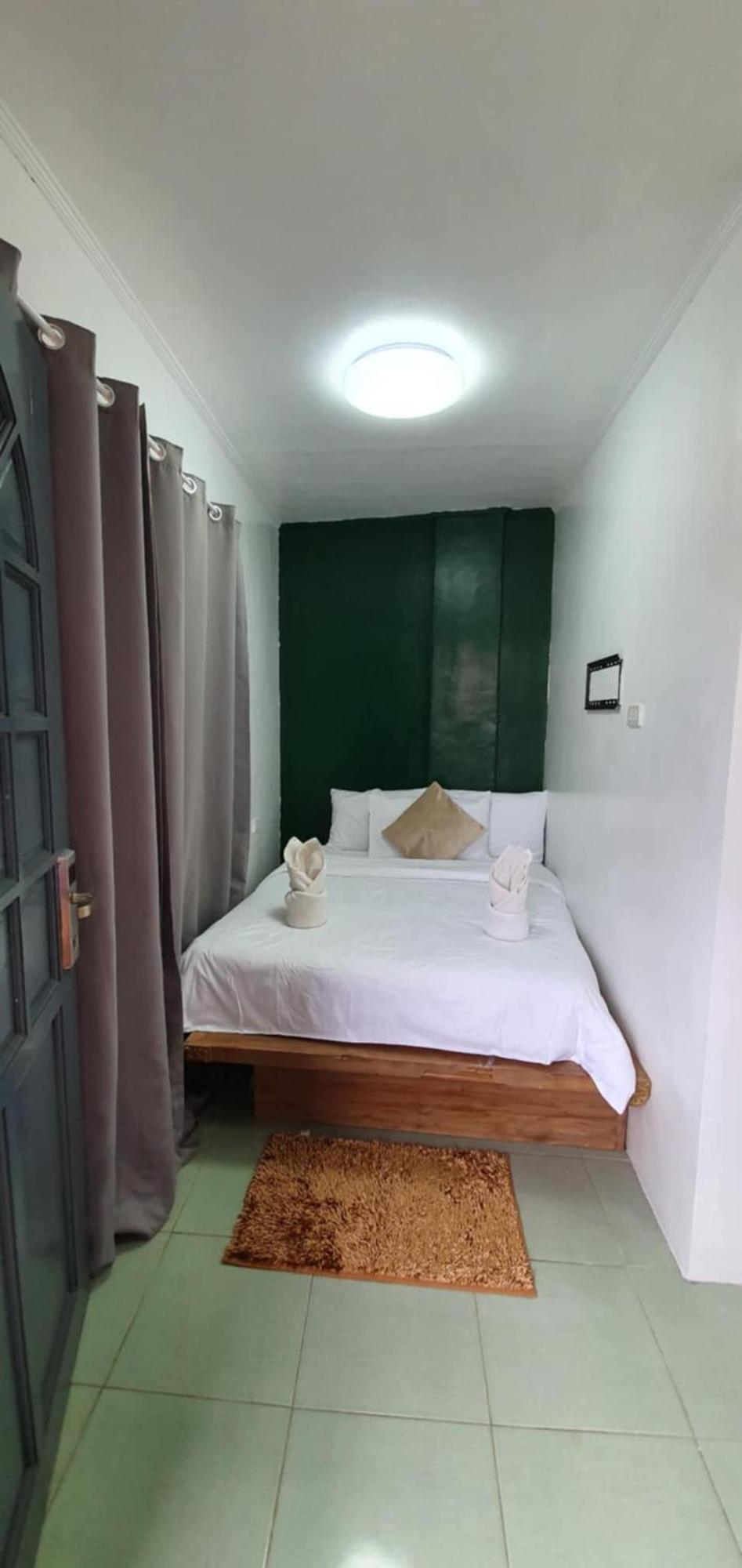 Aj Tourist Inn Coron Esterno foto