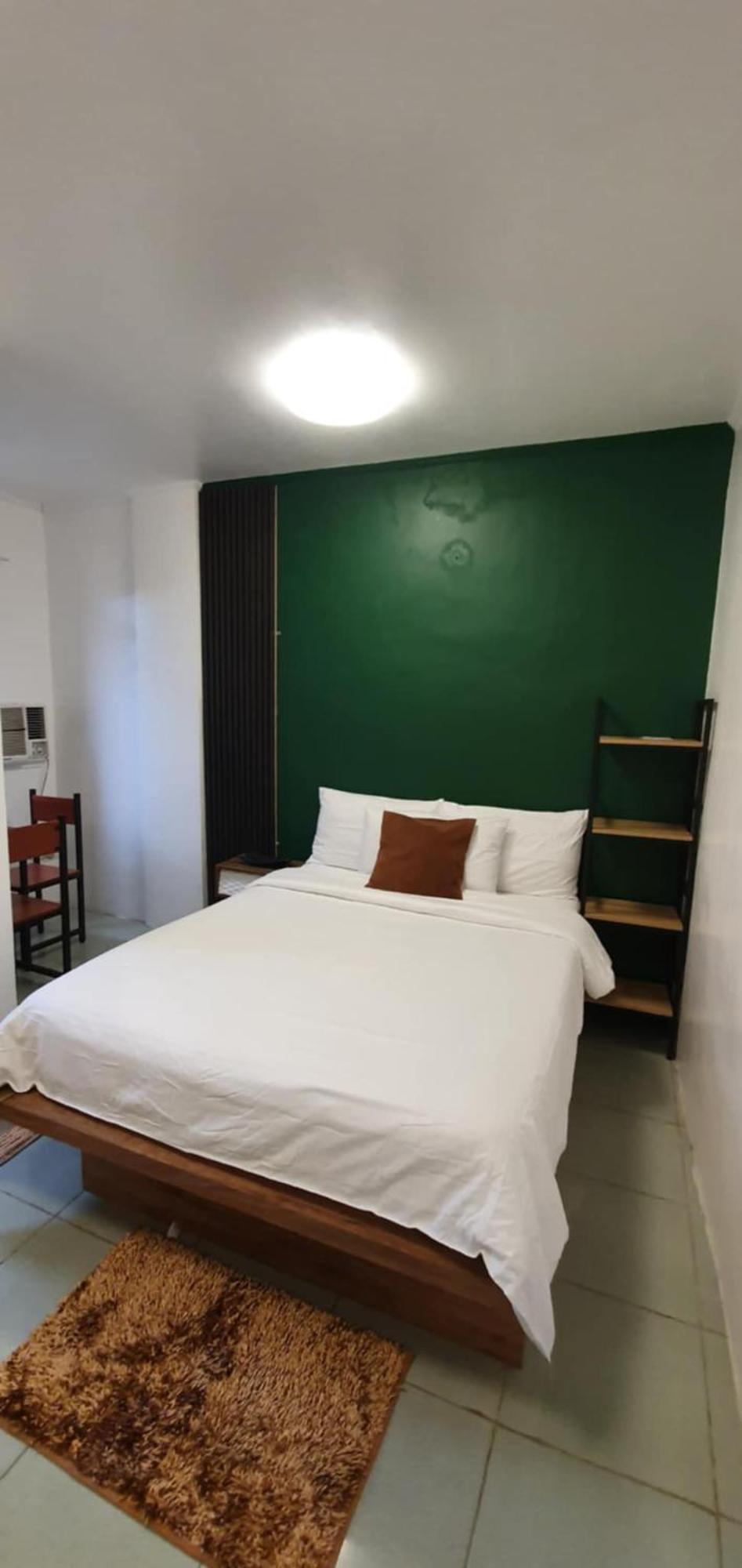 Aj Tourist Inn Coron Esterno foto