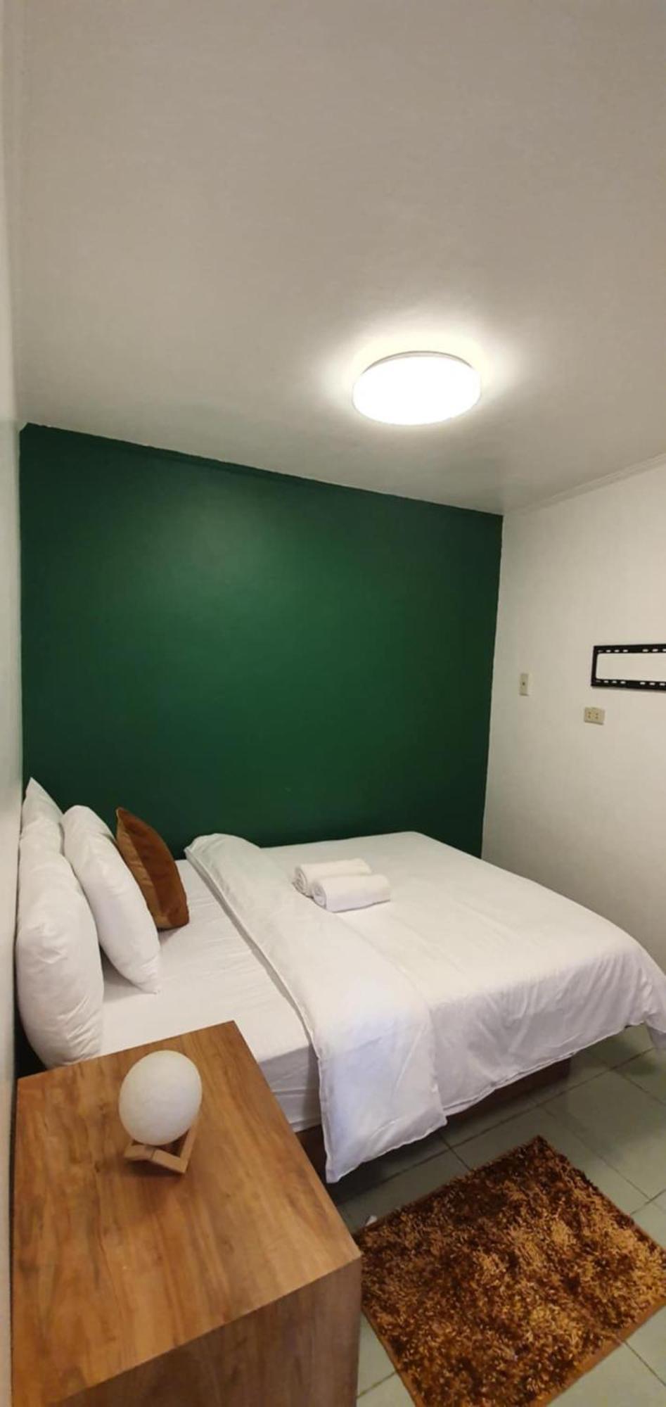Aj Tourist Inn Coron Esterno foto
