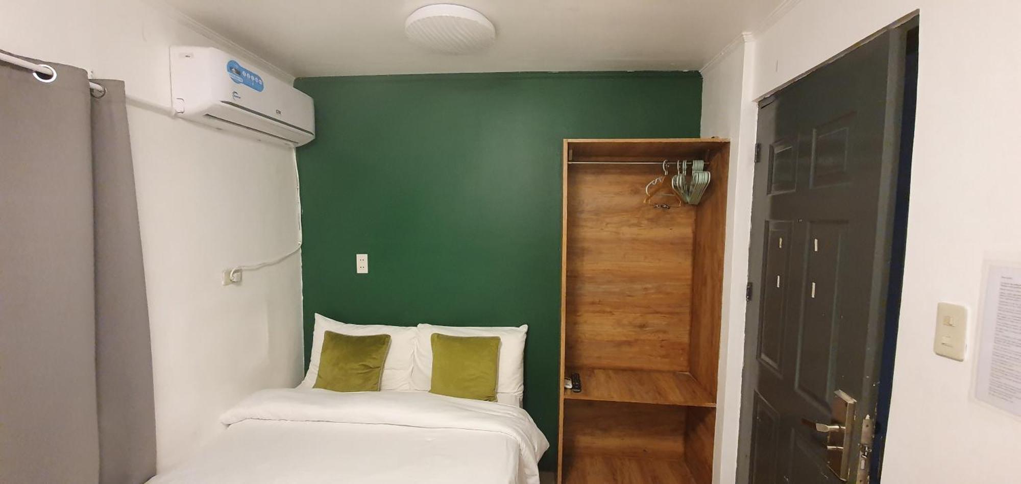 Aj Tourist Inn Coron Esterno foto