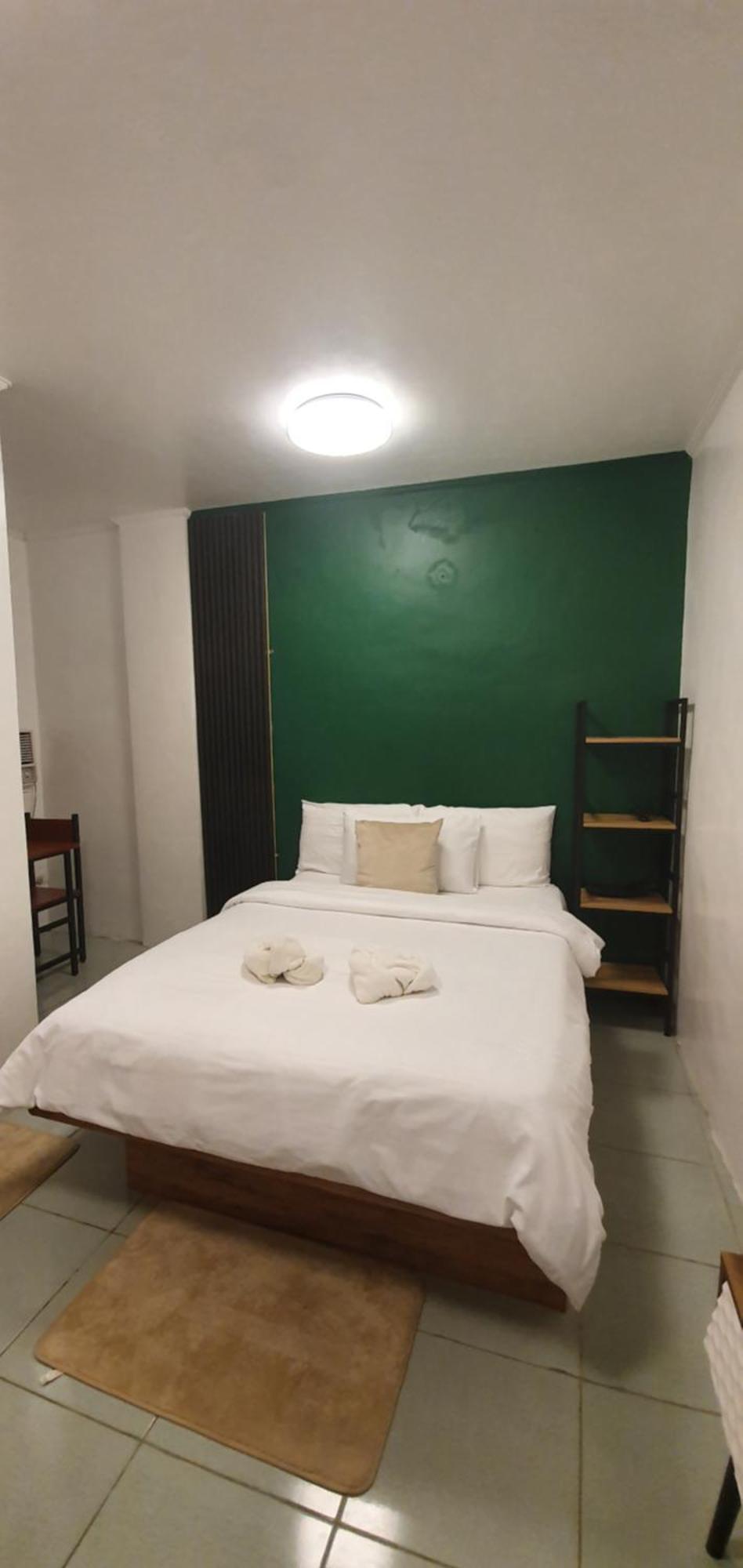 Aj Tourist Inn Coron Esterno foto